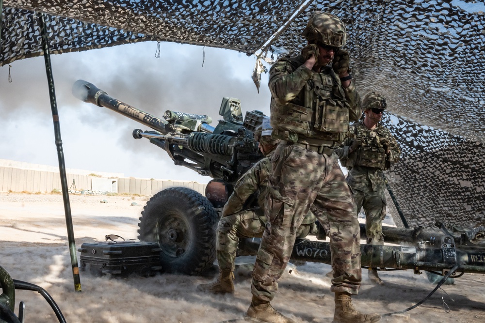 TF Redleg and Iraqi Soldiers Conduct Artillery Training