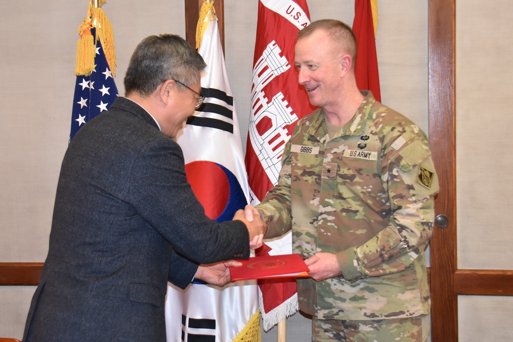 Army engineers meet with Korean Elevator Safety Agency