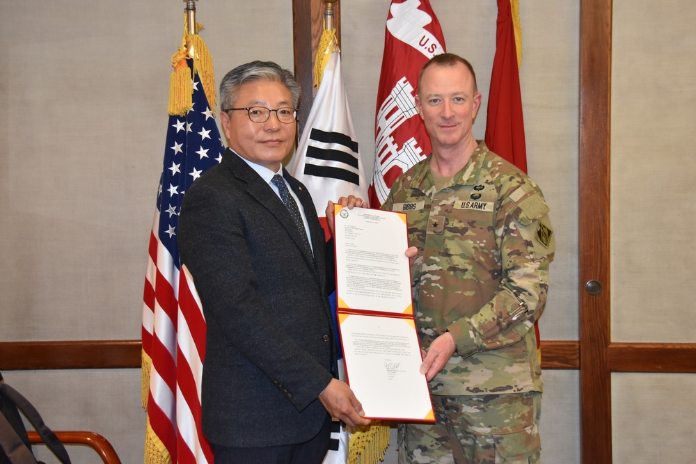 Army engineers meet with Korean Elevator Safety Agency