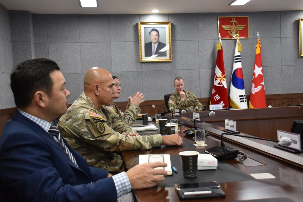 USACE Pacific Ocean Division general, RoK MND-DIA general discuss joint projects