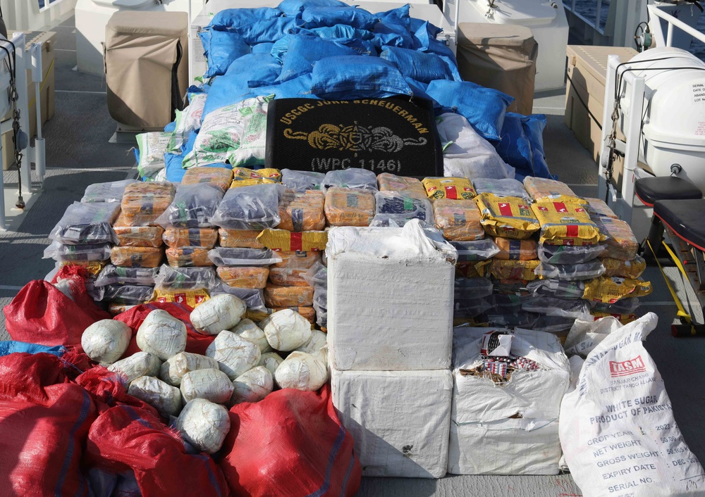 CMF Forces Seize Illegal Drugs in Gulf of Oman