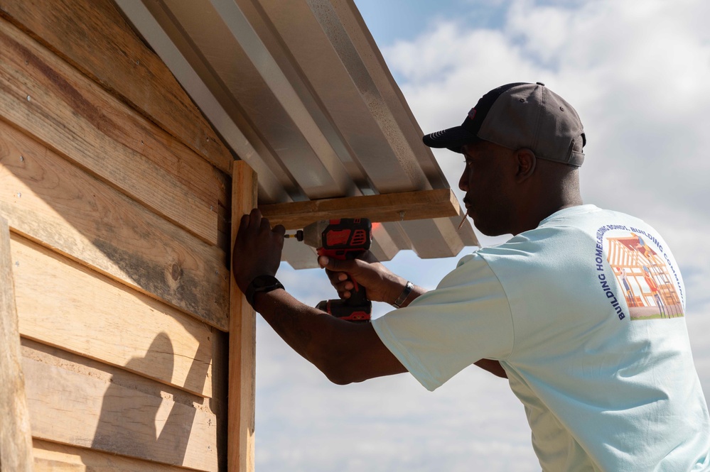 JTF-Bravo volunteers build a home in local community