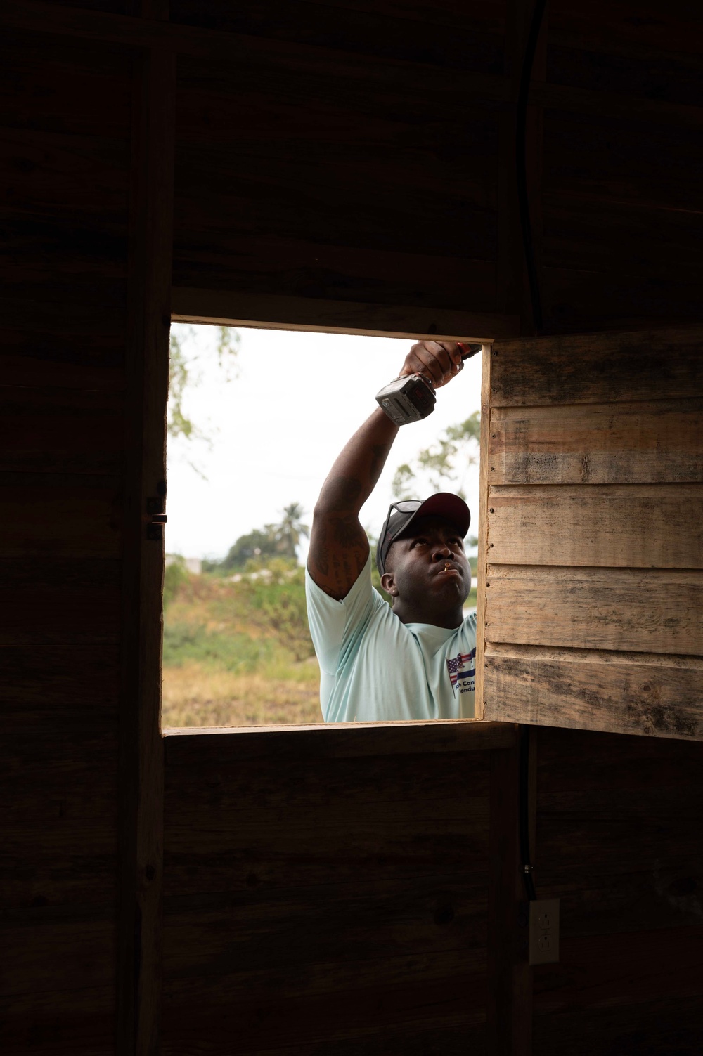 JTF-Bravo volunteers build a home in local community