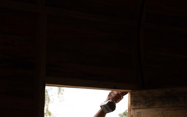 JTF-Bravo volunteers build a home in local community