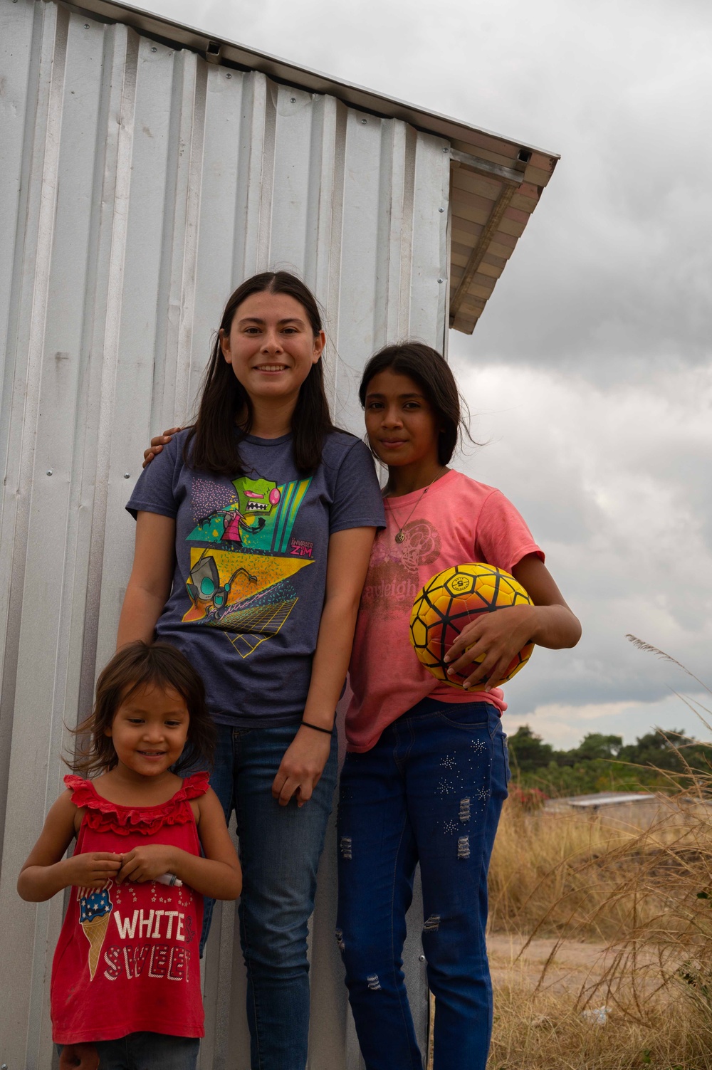 JTF-Bravo volunteers build a home in local community