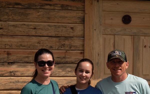 JTF-Bravo volunteers build a home in local community