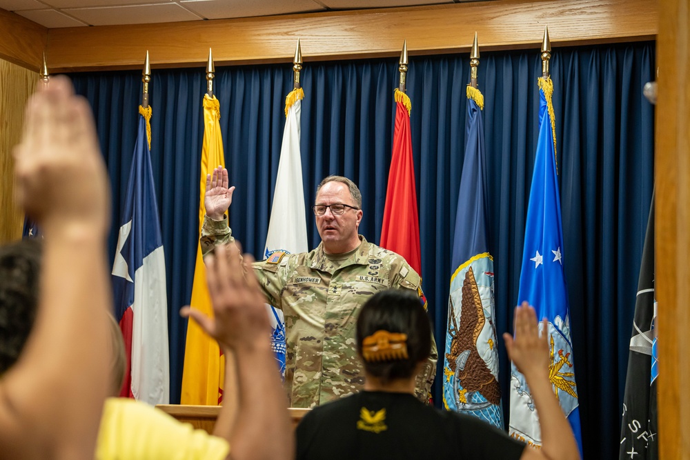 Fort Bliss commanding general’s visit to MEPS