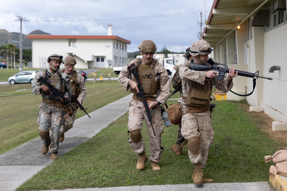 5th ANGLICO Marines participate in the Combat Life Saver Course