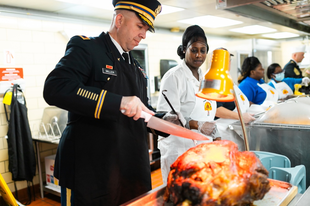 Fort Novosel leaders serve up food and fellowship for a DFAC Thanksgiving