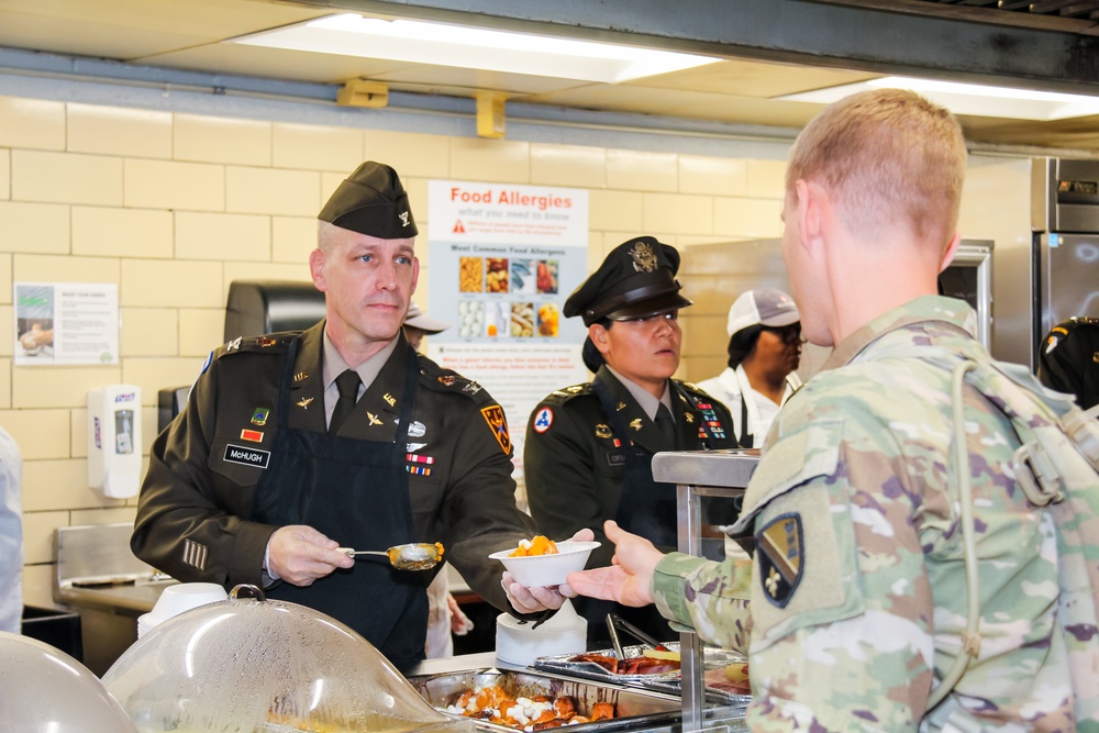 Fort Novosel leaders serve up food and fellowship for a DFAC Thanksgiving