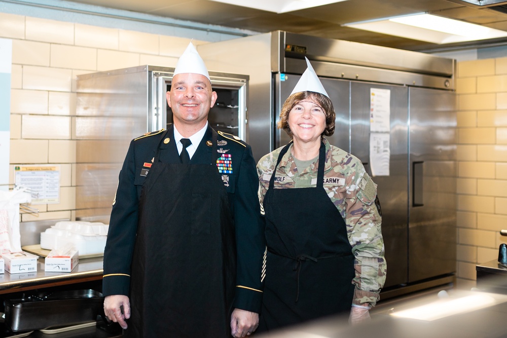 Fort Novosel leaders serve up food and fellowship for a DFAC Thanksgiving