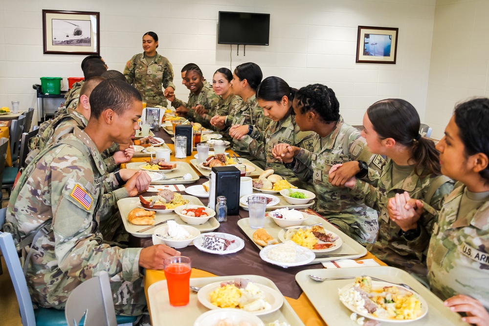 Fort Novosel leaders serve up food and fellowship for a DFAC Thanksgiving