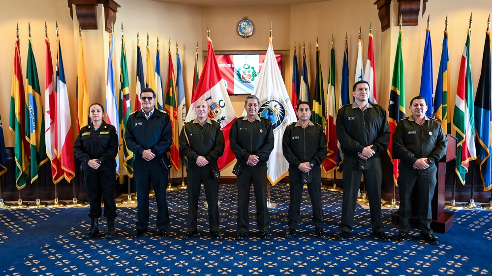 Peruvian Army Superior War College Visits the IADC