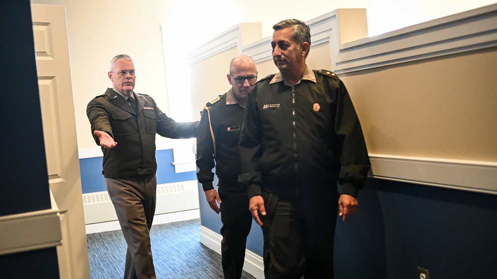 Peruvian Army Superior War College Visits the IADC