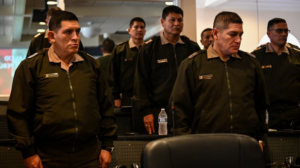 Peruvian Army Superior War College Visits the IADC