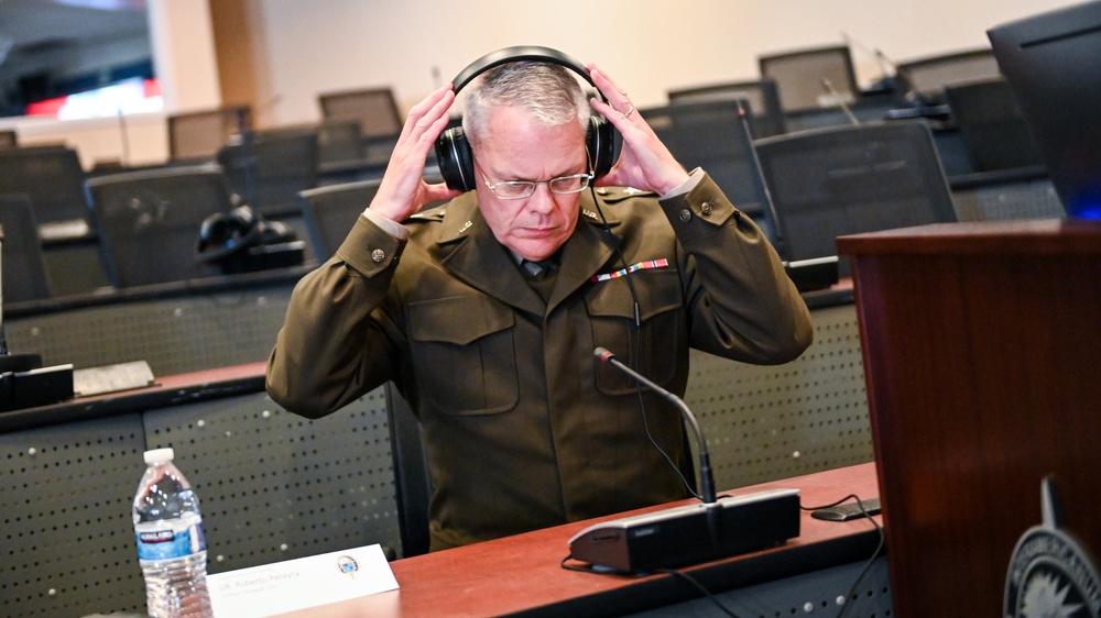 Peruvian Army Superior War College Visits the IADC