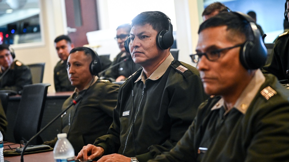 Peruvian Army Superior War College Visits the IADC