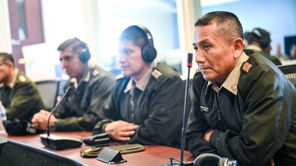 Peruvian Army Superior War College Visits the IADC