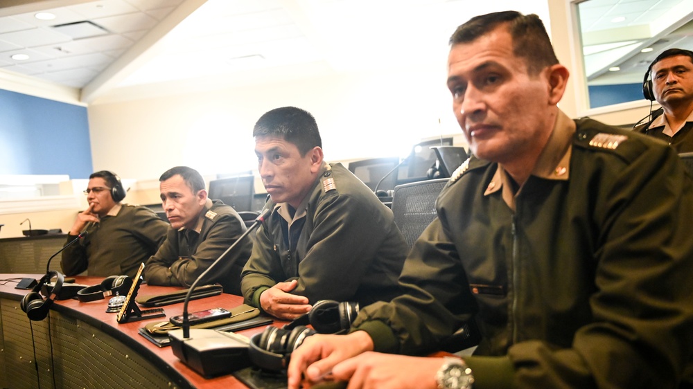 Peruvian Army Superior War College Visits the IADC