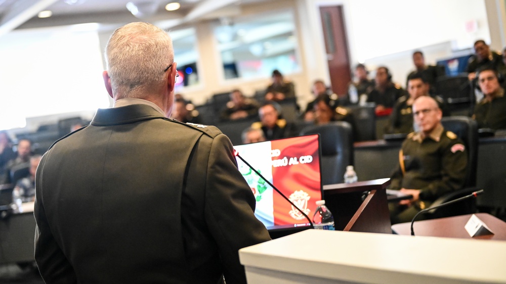 Peruvian Army Superior War College Visits the IADC