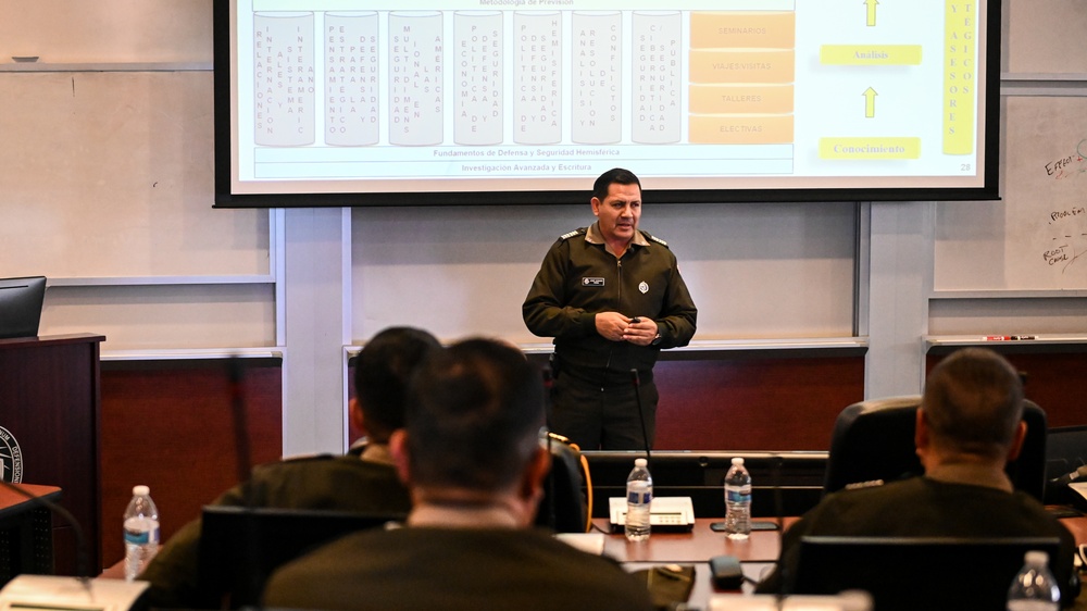 Peruvian Army Superior War College Visits the IADC