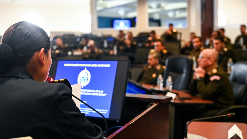Peruvian Army Superior War College Visits the IADC