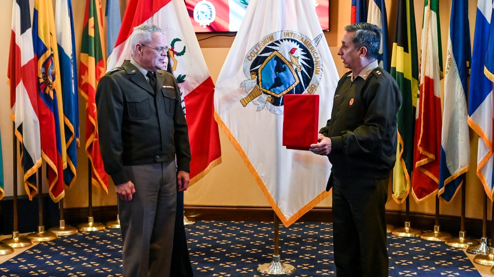 Peruvian Army Superior War College Visits the IADC