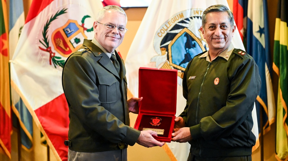 Peruvian Army Superior War College Visits the IADC