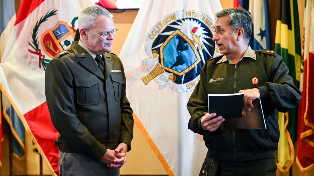 Peruvian Army Superior War College Visits the IADC