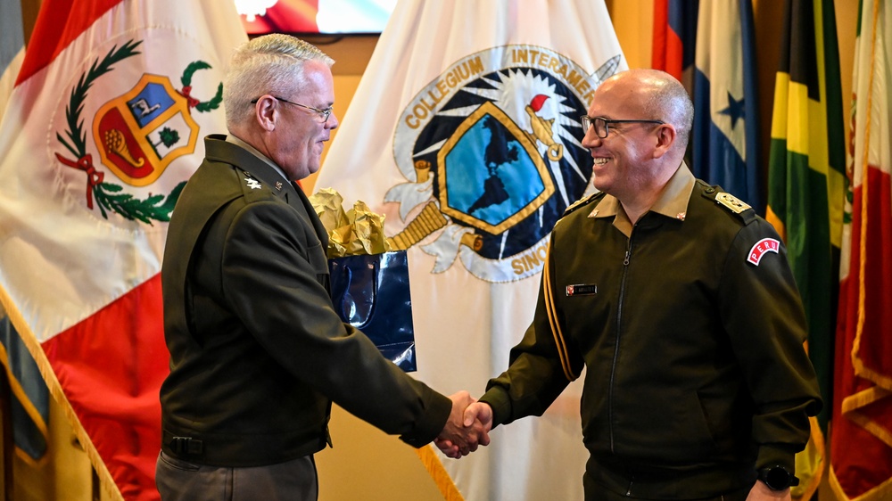 Peruvian Army Superior War College Visits the IADC