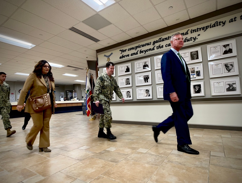 Congressman Scott Peters visits NMCSD