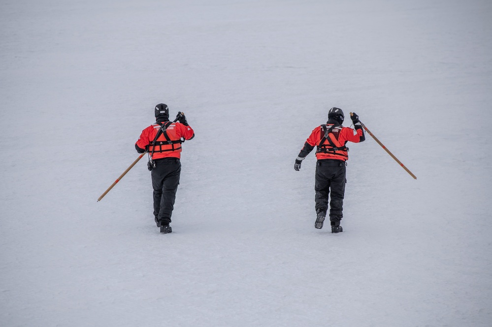 Coast Guard Cutter Polar Star (WAGB 10) reaches McMurdo Sound fast ice