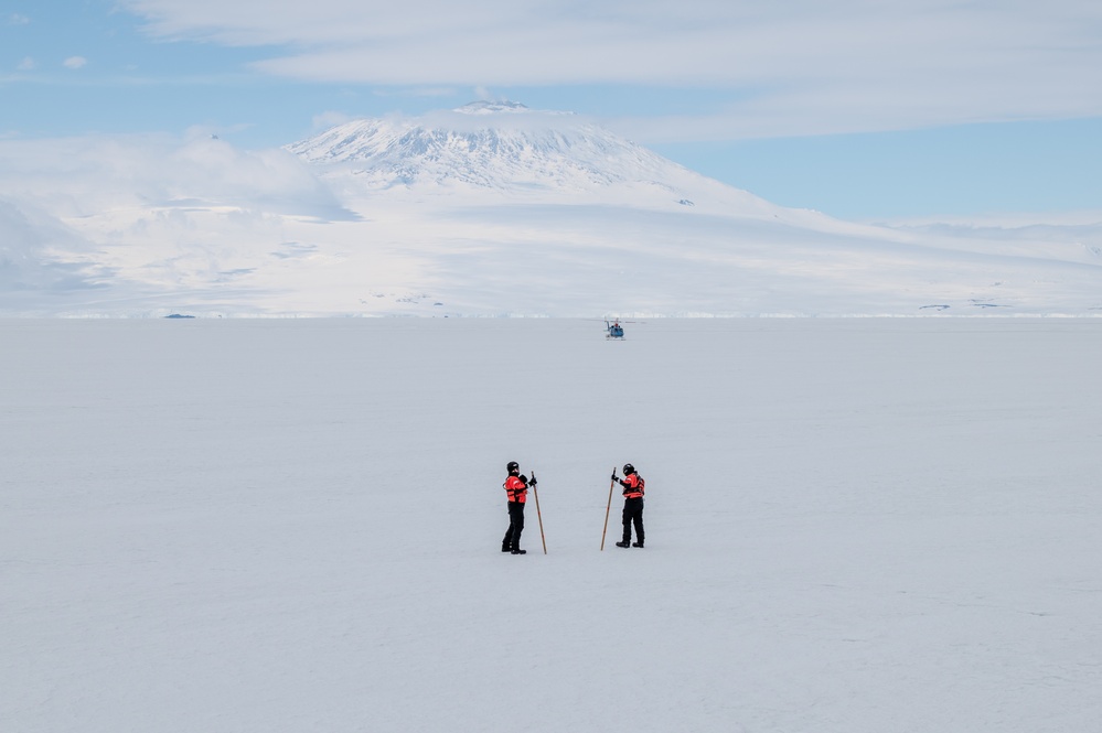 Coast Guard Cutter Polar Star (WAGB 10) reaches McMurdo Sound fast ice