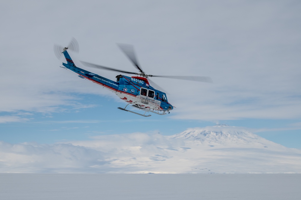 Coast Guard Cutter Polar Star (WAGB 10) reaches McMurdo Sound fast ice