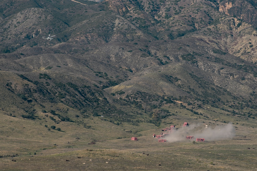 15th MEU Conducts Expeditionary Fires Exercise at Camp Pendleton