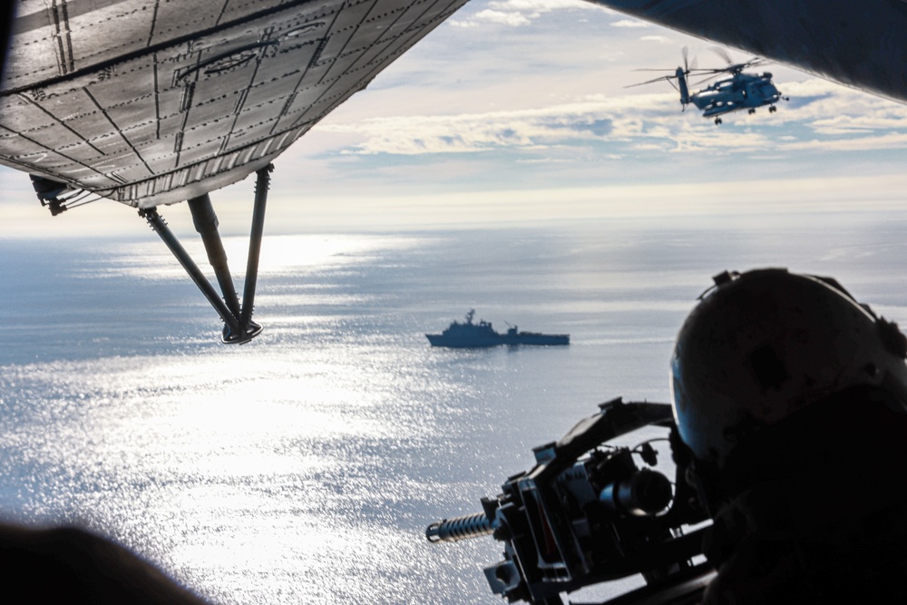 15th MEU Masses Forces Ashore for Amphibious Assault Exercise