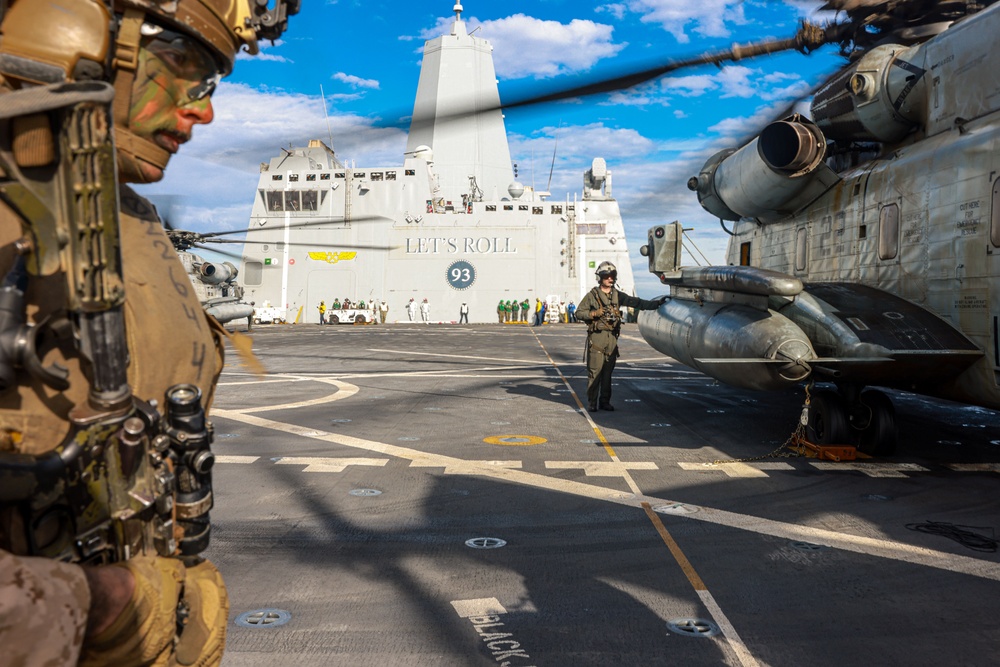 15th MEU Masses Forces Ashore for Amphibious Assault Exercise