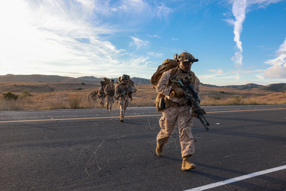 15th MEU Masses Forces Ashore for Amphibious Assault Exercise