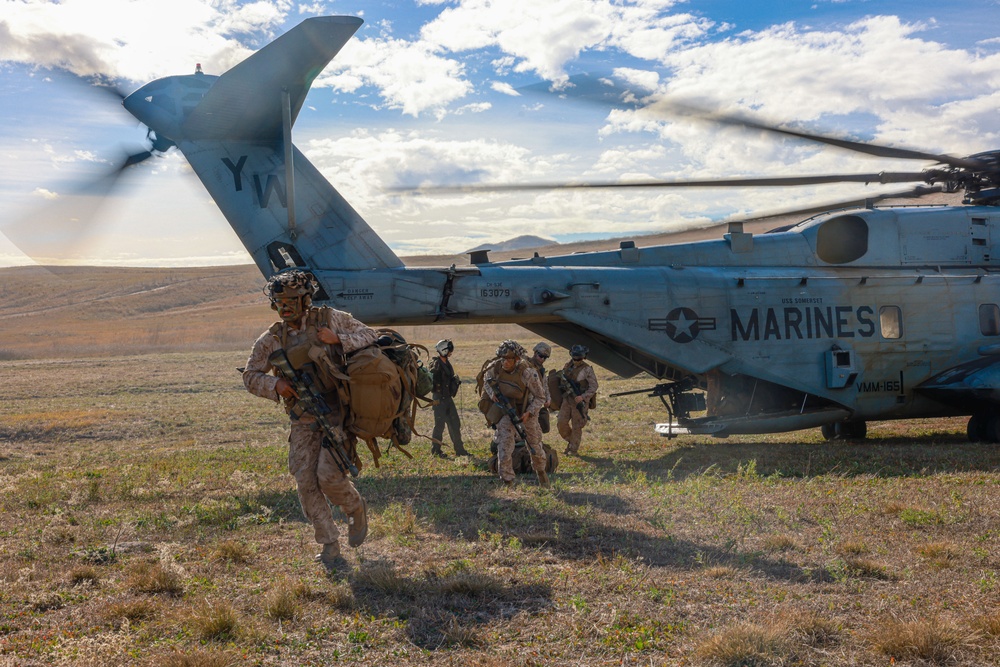 15th MEU Masses Forces Ashore for Amphibious Assault Exercise