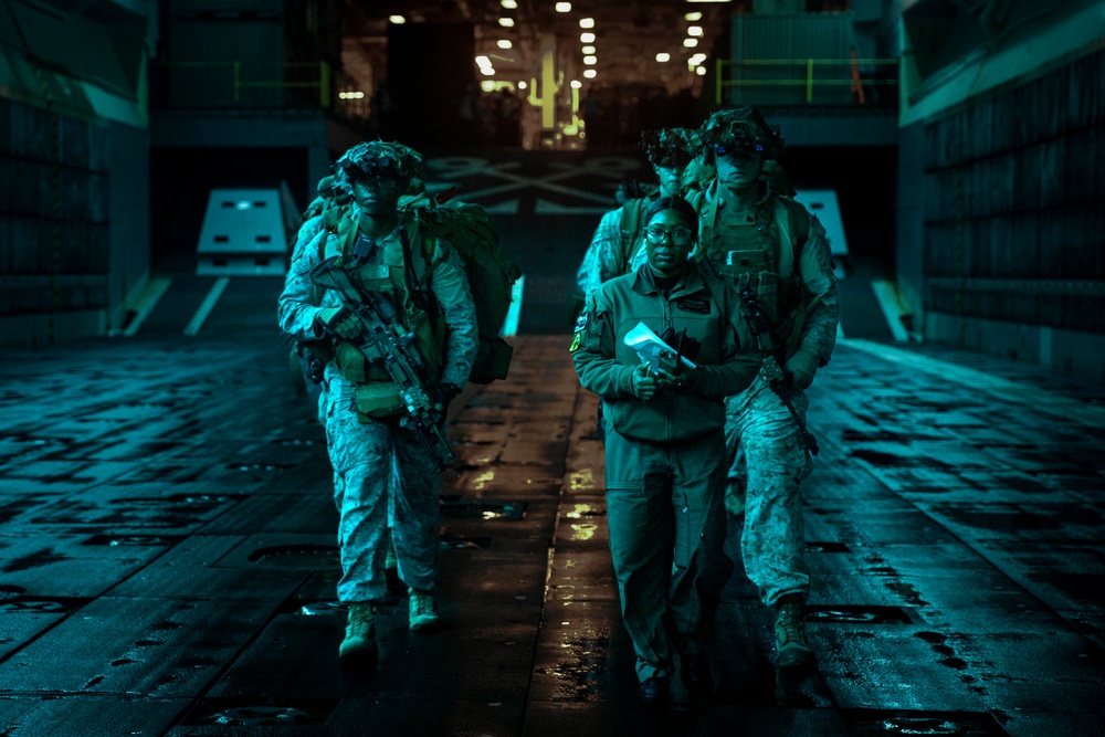 15th MEU Marines Disembark USS Boxer for Amphibious Assault Exercise