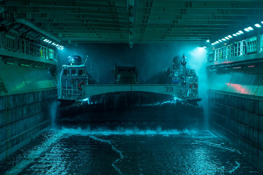 15th MEU Marines Disembark USS Boxer for Amphibious Assault Exercise