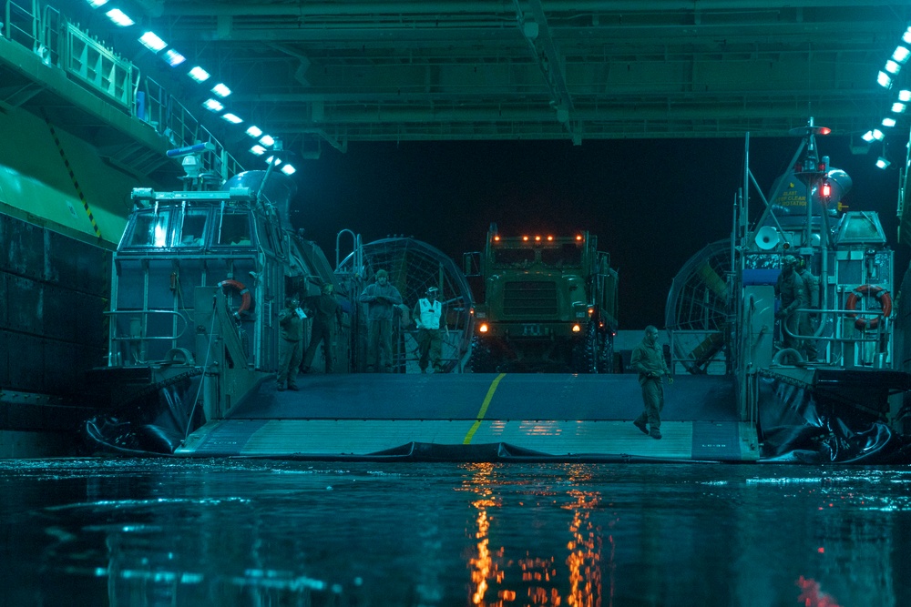 15th MEU Marines Disembark USS Boxer for Amphibious Assault Exercise