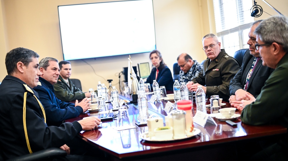 Argentinian Air Force Cadets Visit the IADC