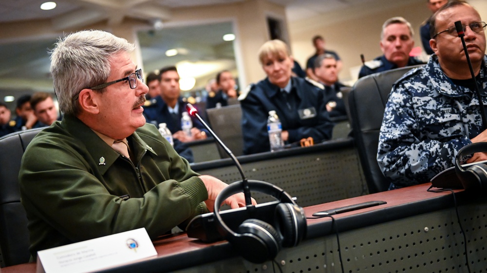 Argentinian Air Force Cadets Visit the IADC