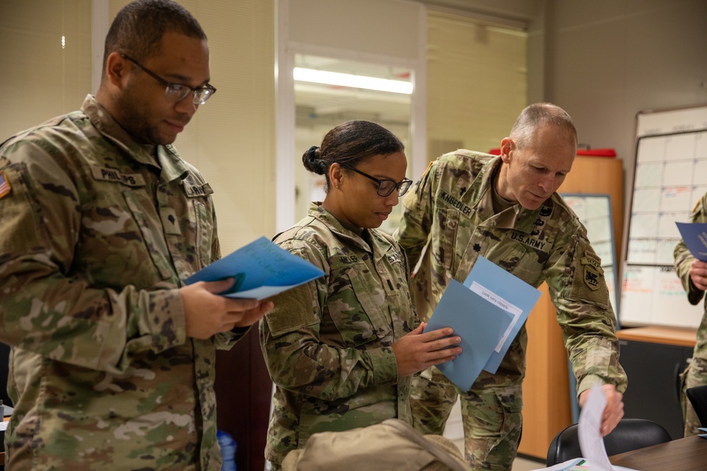SETAF-AF Soldiers receive Christmas cards