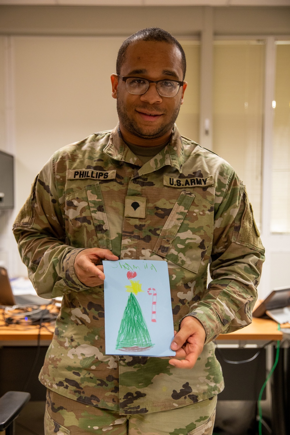 SETAF-AF Soldiers receive Christmas cards