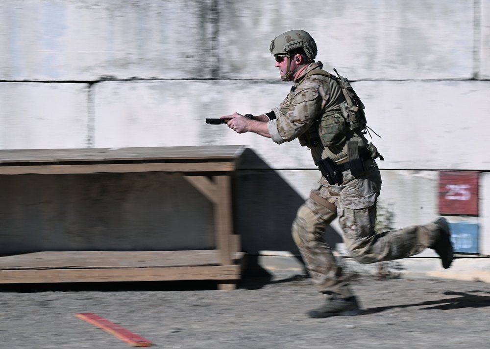 DVIDS Images Green Beret Celebrity Tactical Challenge [Image 14 of 14]