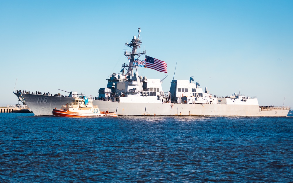 USS THOMAS HUDNER (DDG 116) RETURNS HOME