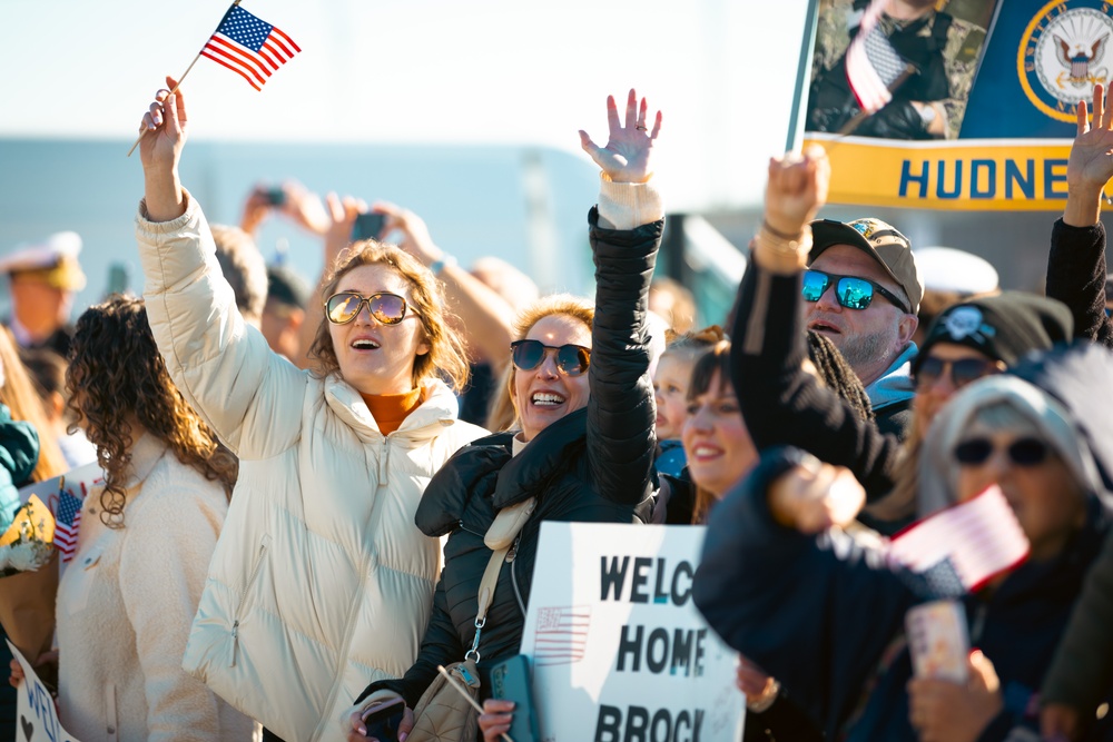 USS THOMAS HUDNER (DDG 116) RETURNS HOME