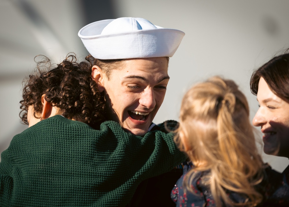 USS THOMAS HUDNER (DDG 116) RETURNS HOME